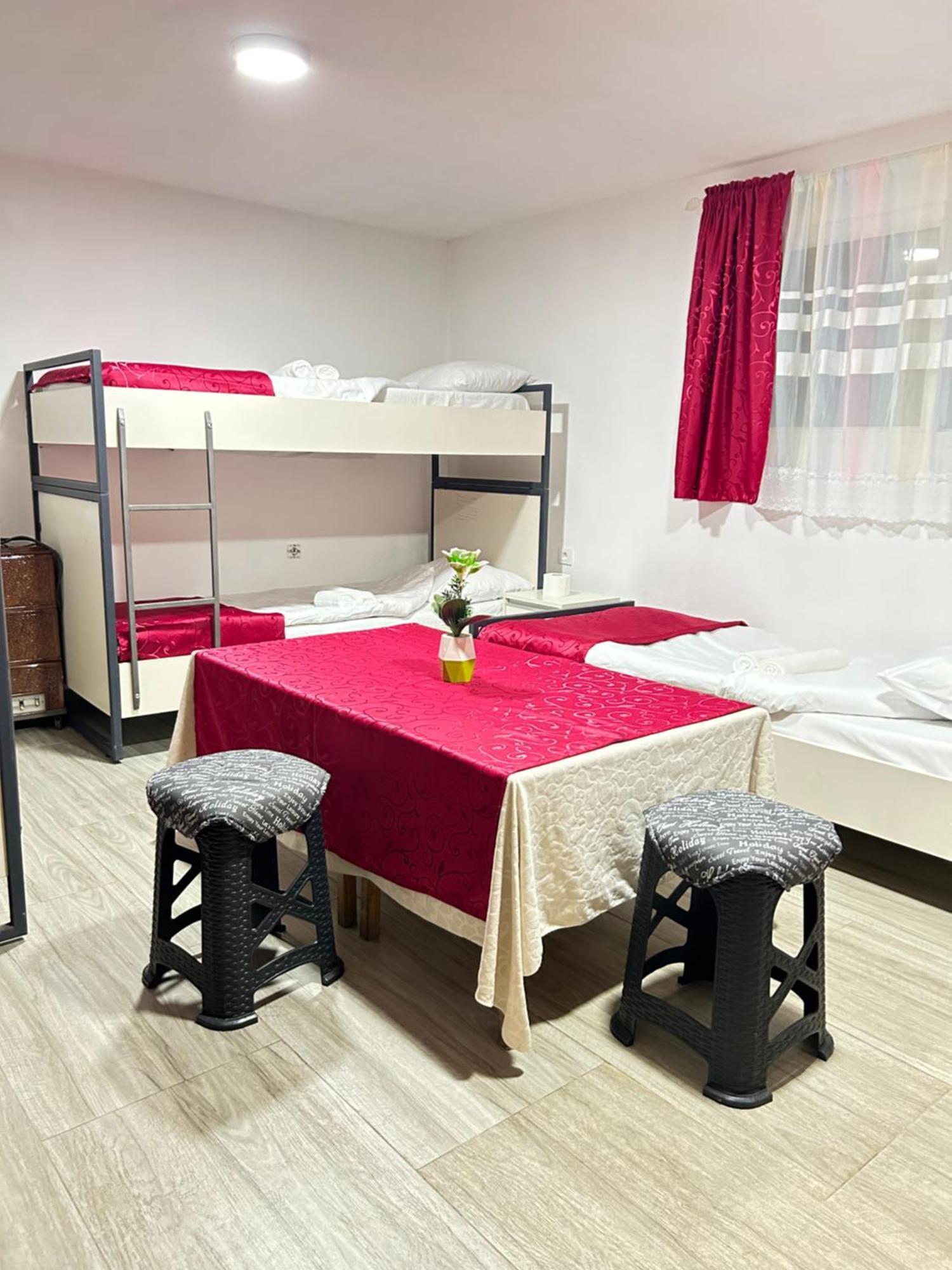Sneza Hostel Podgorica Luaran gambar